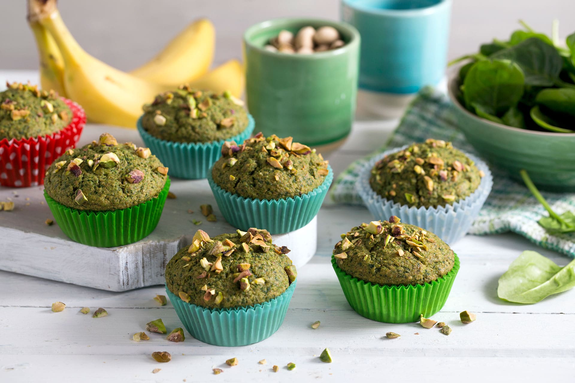 Muffins med spinat og pistasjenøtter