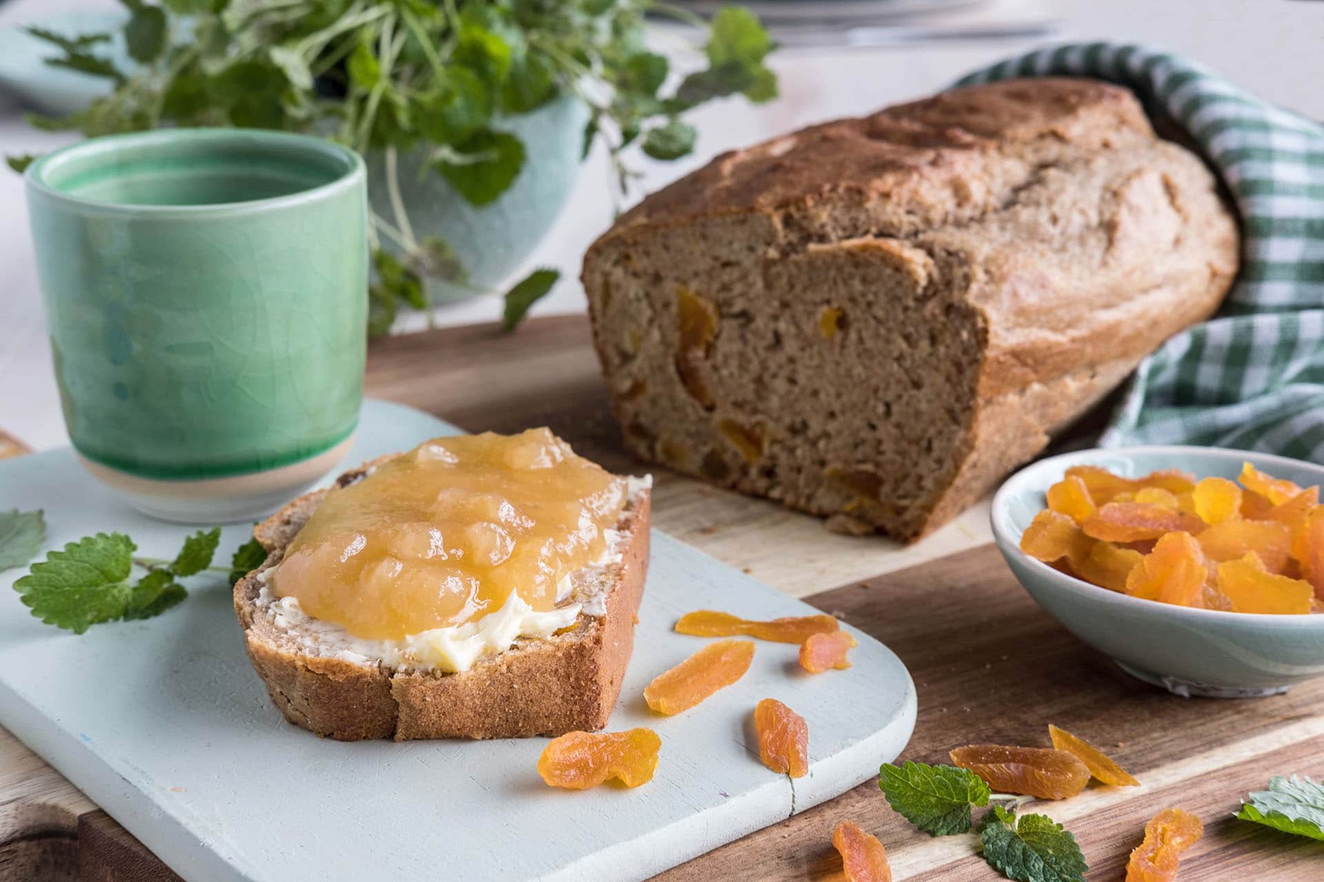 Yoghurtbrød med aprikos