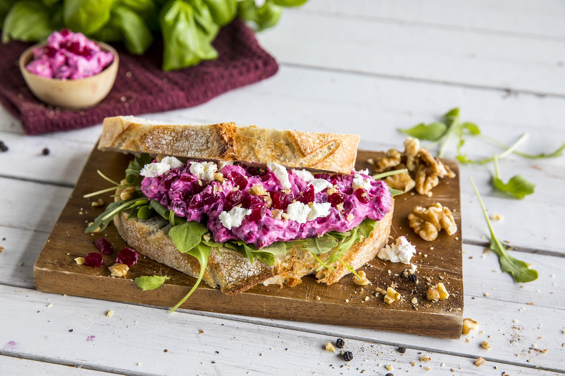Sandwich med rødbetsalat og chevre