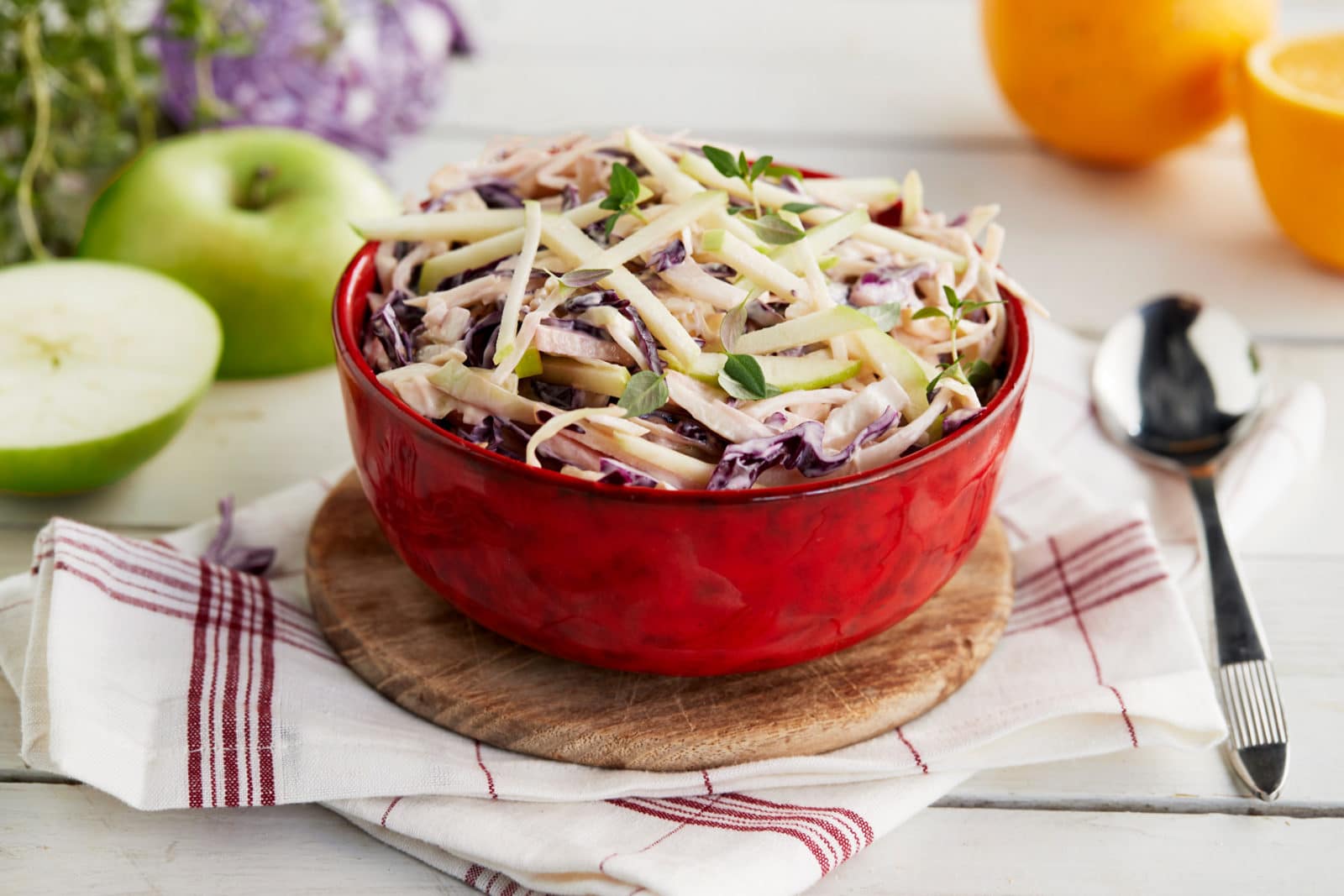Kremet kålsalat med epler