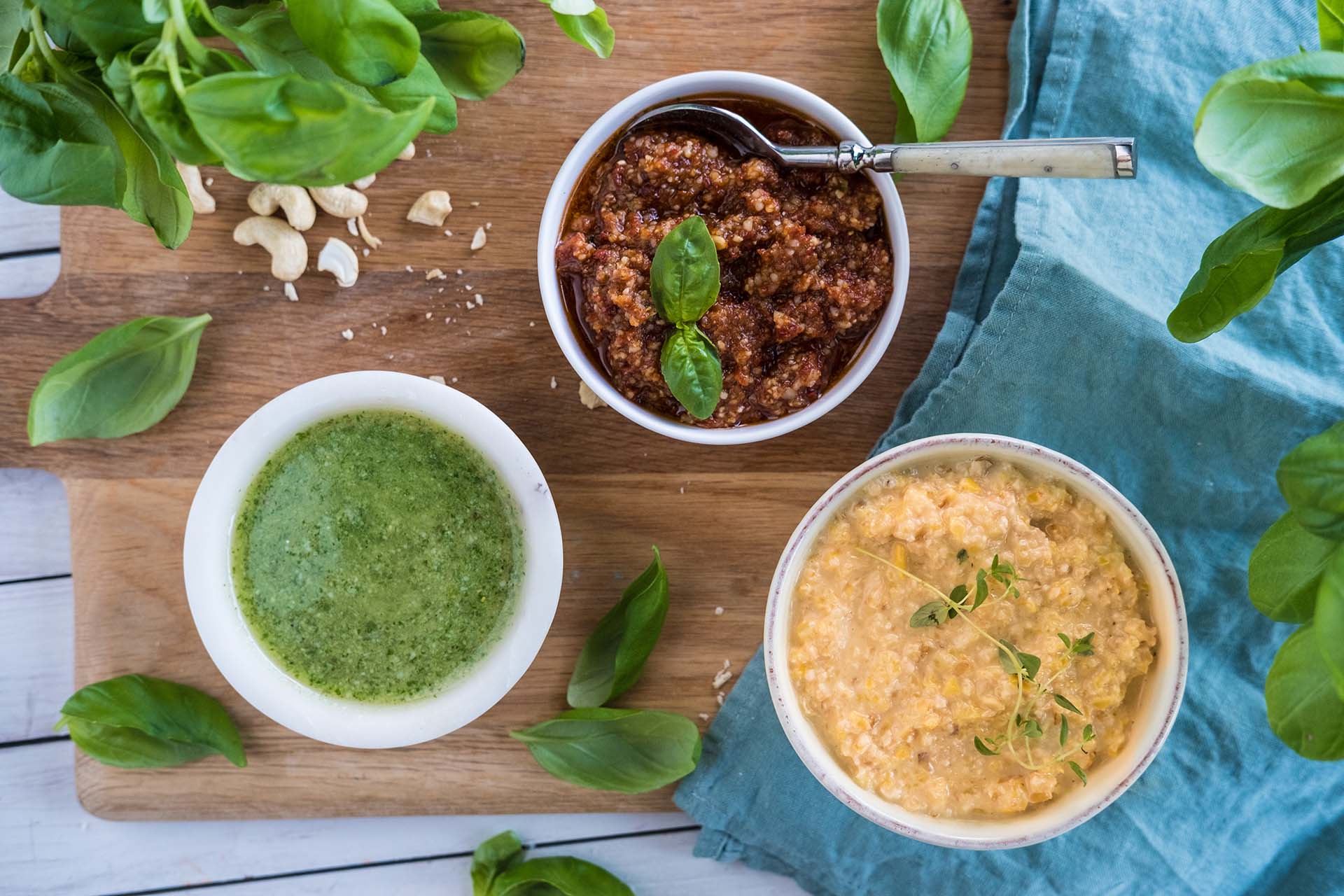 Rød, grønn og gul pesto